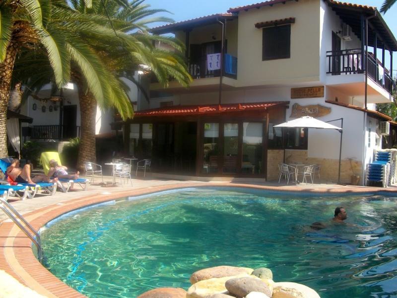 Pella House Hotel Пефкохори Екстериор снимка